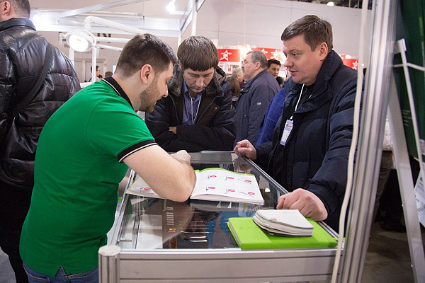 Стенд компании GREEN DENT на выставке Дентал-Ревю 2020-05.jpg