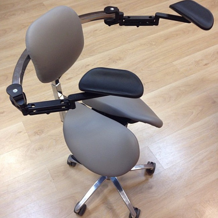 Salli Ergorest with Stretching Support - опора для двух рук со спинкой для выполнения работ, требующих высокой точности