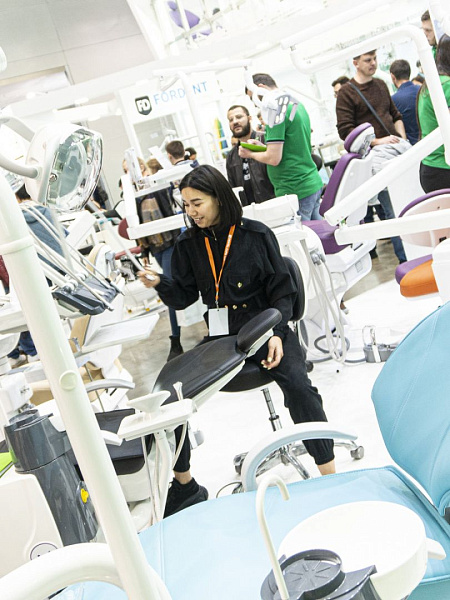 Стенд компании GREEN DENT на выставке Дентал-Экспо 2019_25.jpg