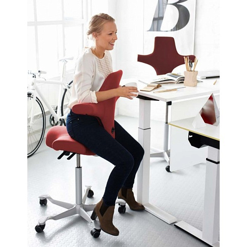 Håg Capisco 8106 - эргономичный стул с мягкой обивкой