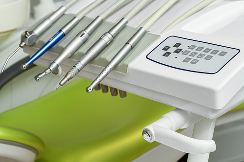 MERCURY 1000 - стоматологическая установка с верхней подачей инструментов