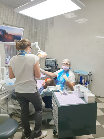 ДентЛайт - бестеневой стоматологический LED светильник с пультом ДУ